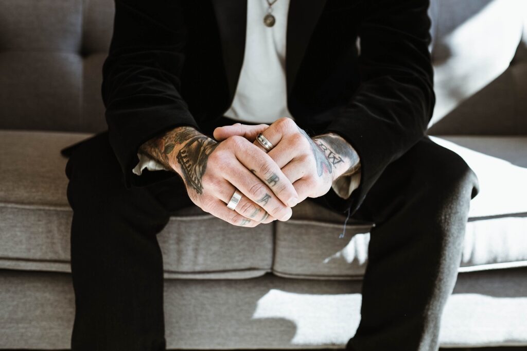guy, man, rings-2590475.jpg